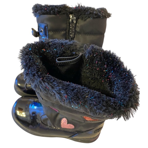 Totes Toddler Girls Ellie Winter Boots Black with Hearts Size 9M - Picture 2 of 12